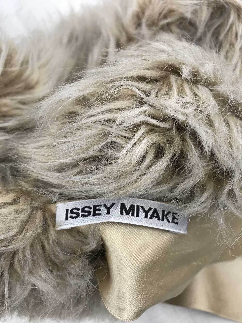 Issey Miyake Issey Miyake Faux Fur Scarf/Muffler/… - image 5