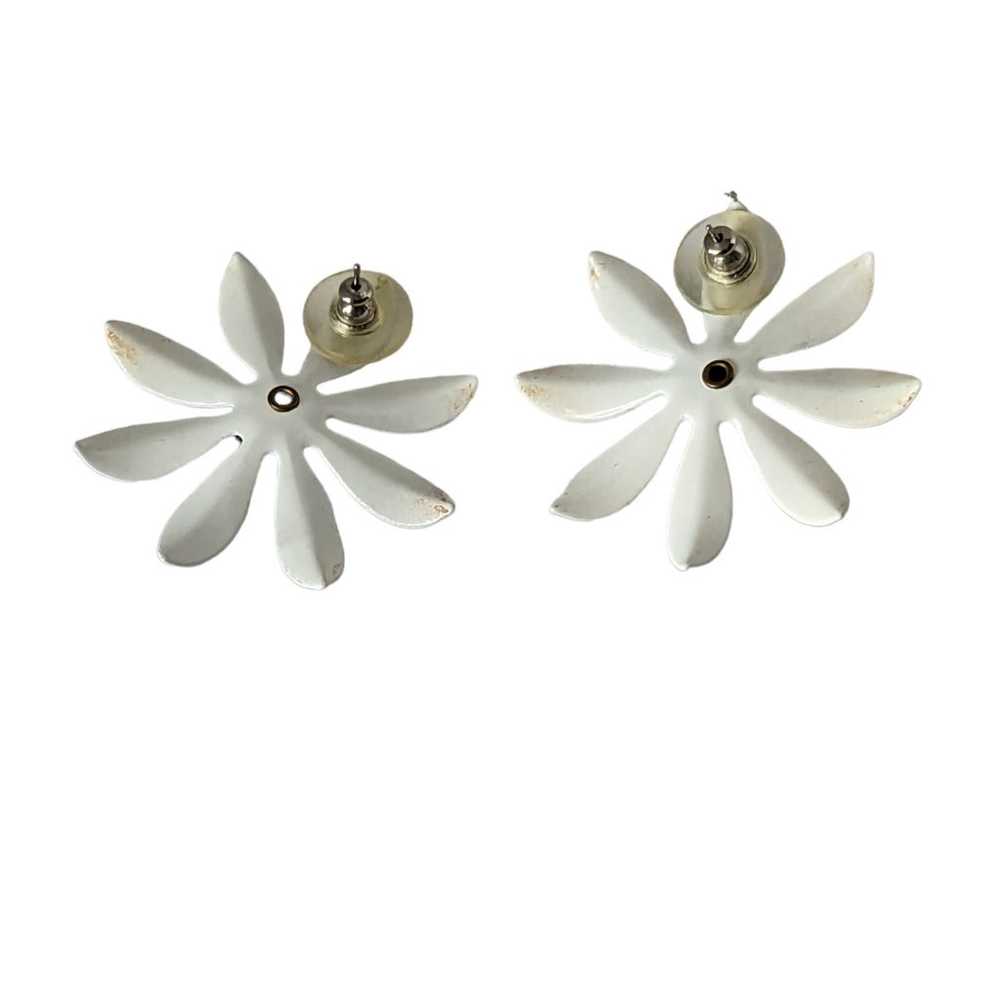 Vintage 70s Black & White Daisy Flower Earrings H… - image 6