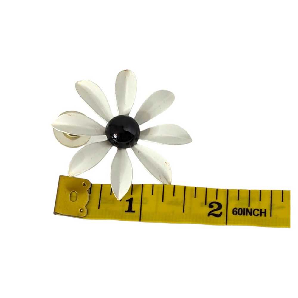 Vintage 70s Black & White Daisy Flower Earrings H… - image 7