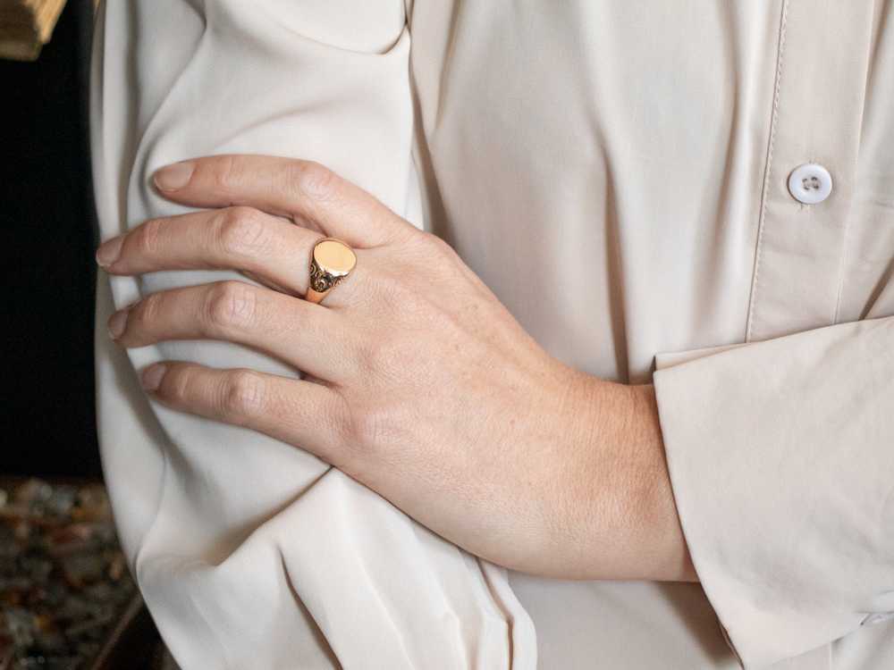 Antique Rose Gold Signet Ring with Floral Shoulde… - image 4