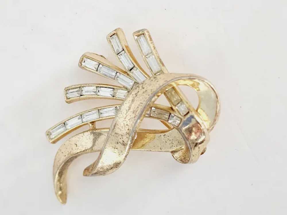 Signed Alfred Philippe Trifari Ribbon Brooch (A57… - image 2