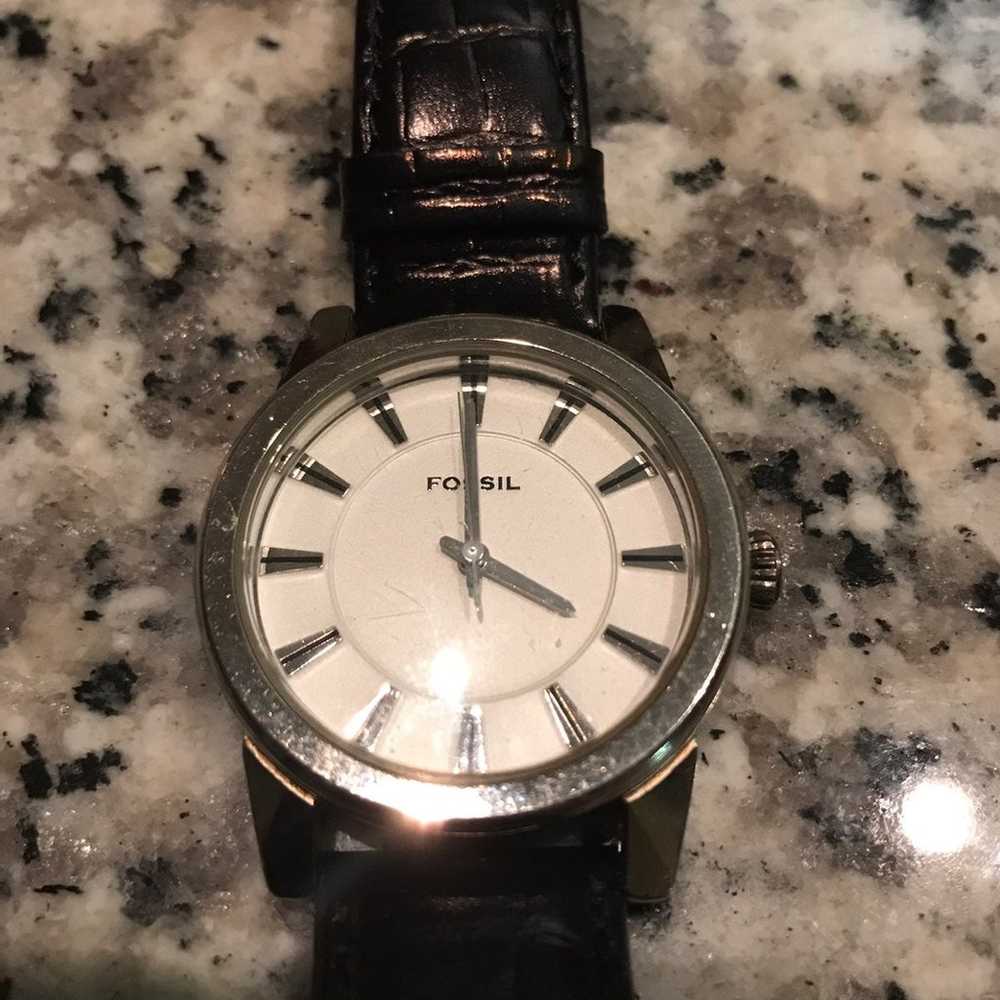 Fossil Vintage Watch With Leather Band - image 2