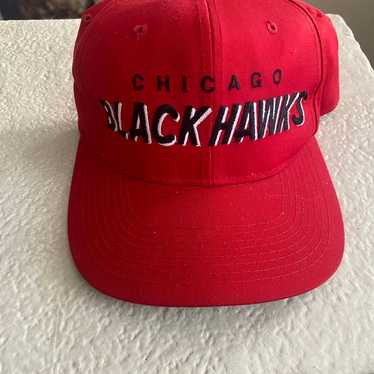 https://img.gem.app/911248931/1t/1703247663/vintage-starter-chicago-blackhawks-hat.jpg
