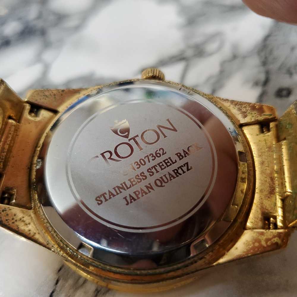Croton vintage Goldtone Crystal Covered,44mm watch - image 6