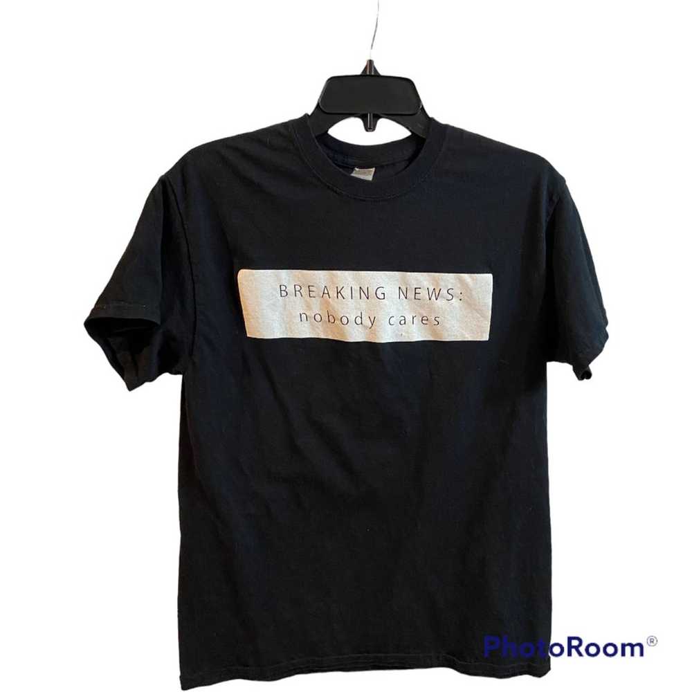 Breaking news nobody cares mens tee shirt size M … - image 1