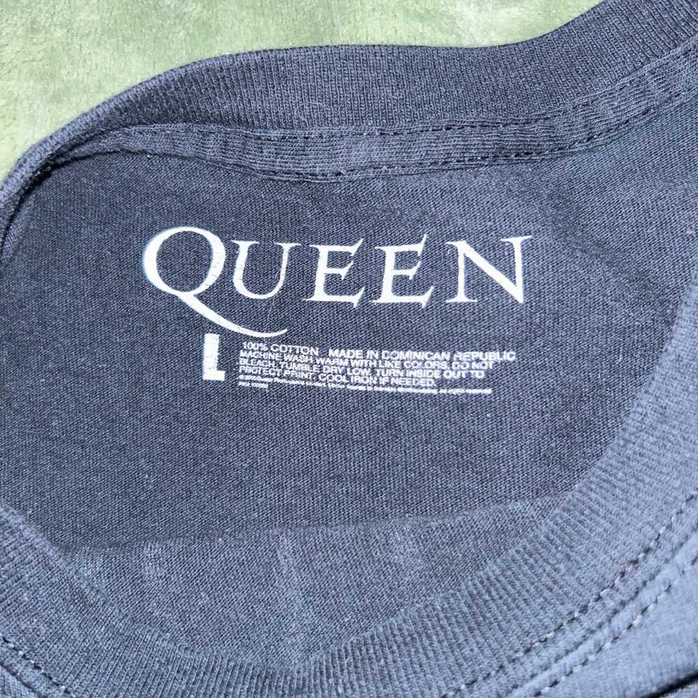 Queen graphic tshirt - image 3