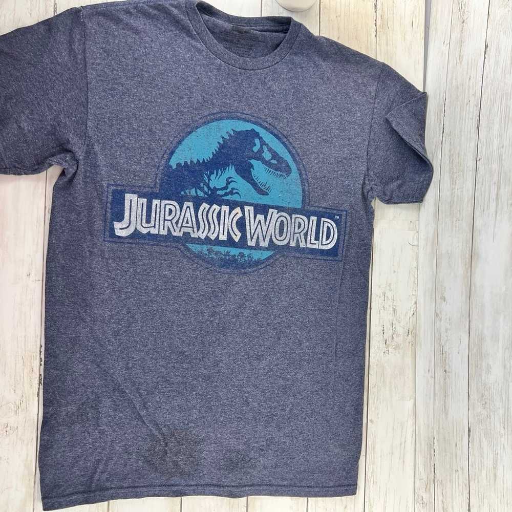 Men’s bundle lot of jurassic World T-shirt, size … - image 4