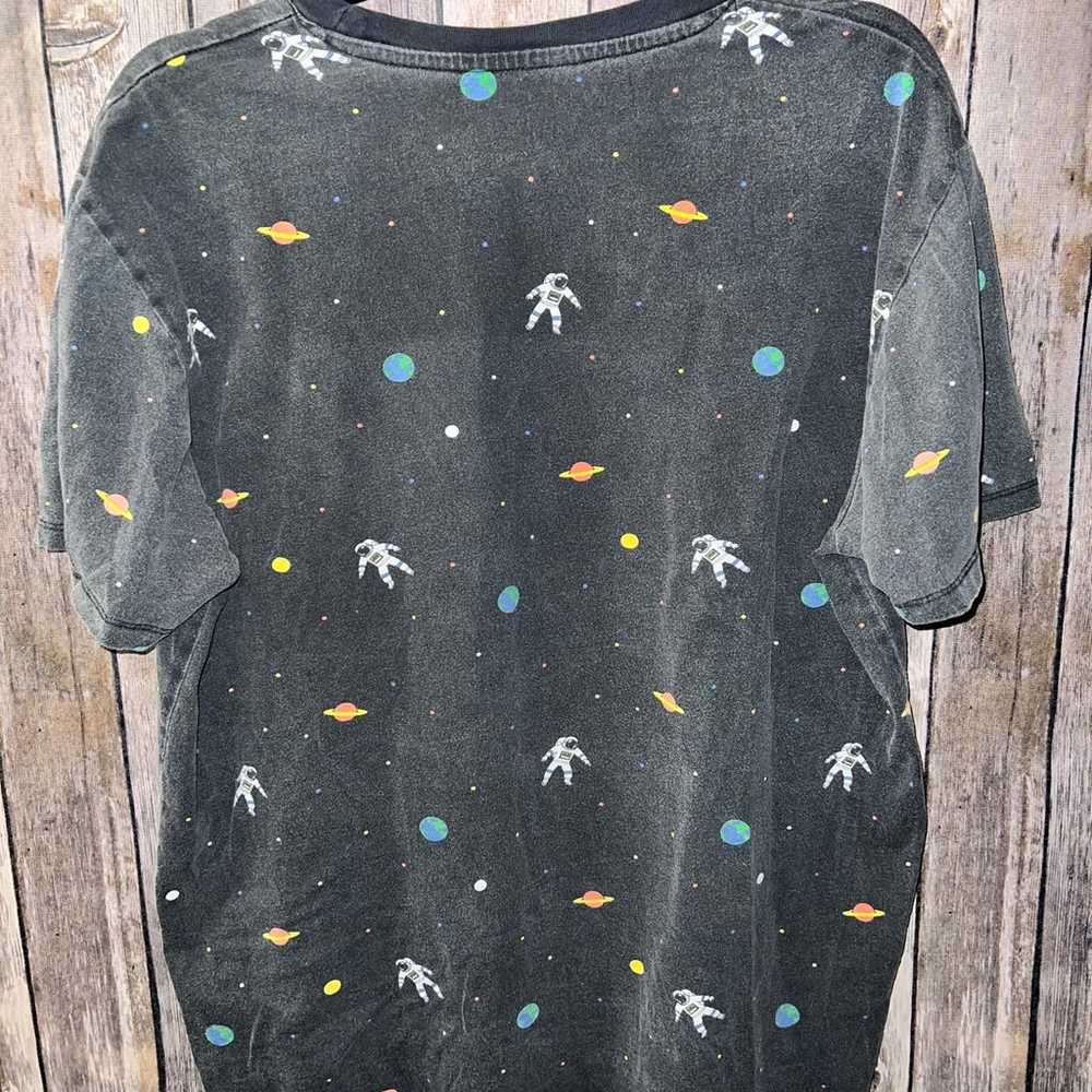 Forever 21 Men’s outer space printed tee, size me… - image 4