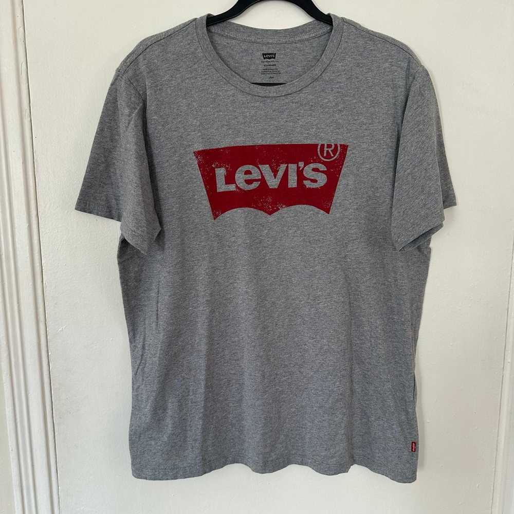 Levi’s Standard Fit Grey/Red Short Sleeve Graphic… - image 1