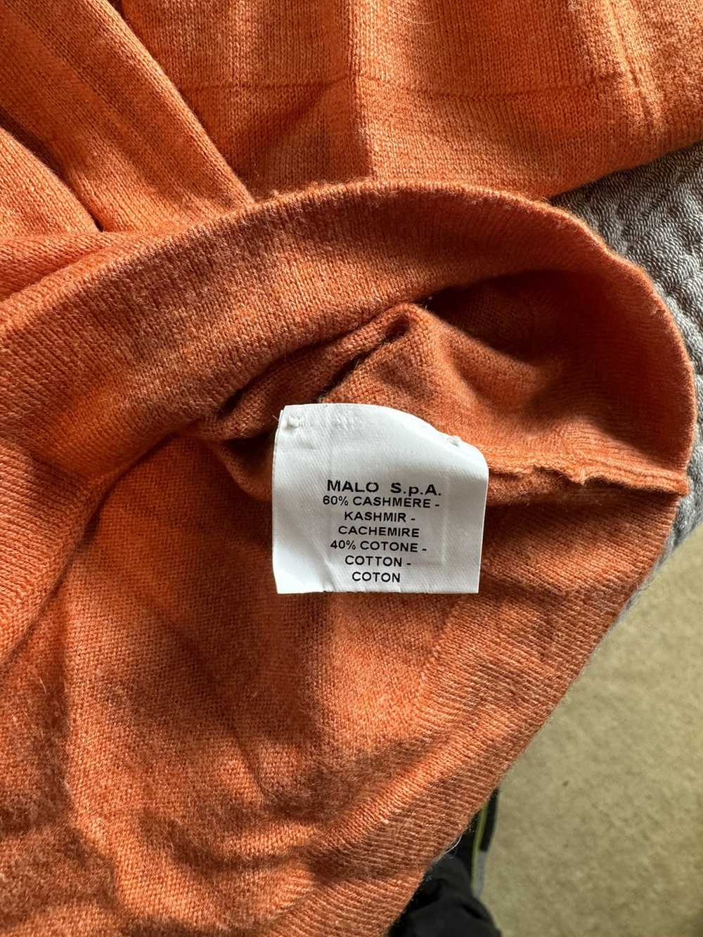 Malo Malo V-Neck Sweater in 60/40 Cashmere-Cotton… - image 4