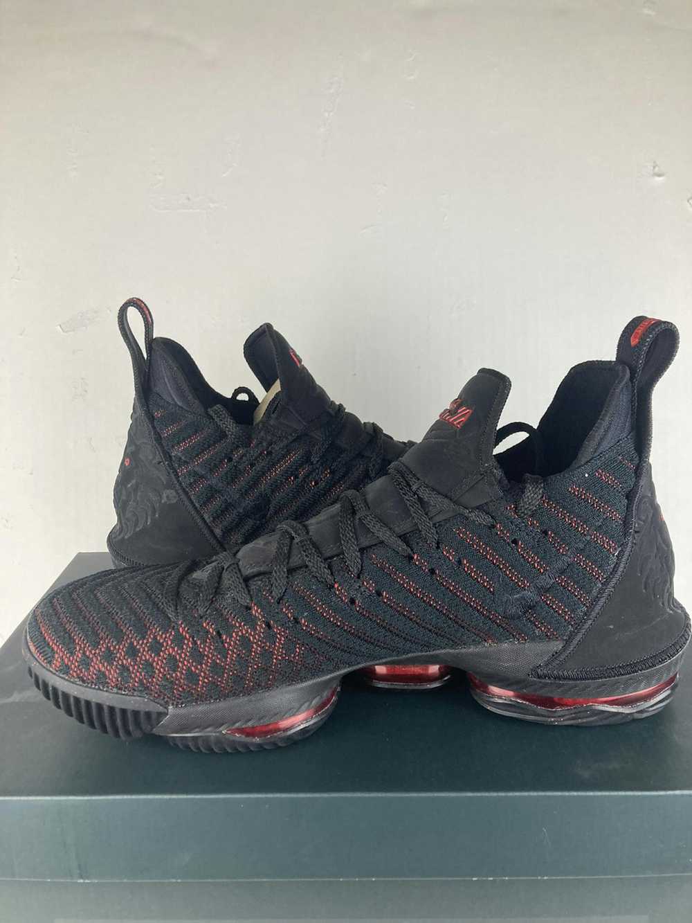 Nike Nike Lebron 16 Fresh Bred Size 12 - image 3