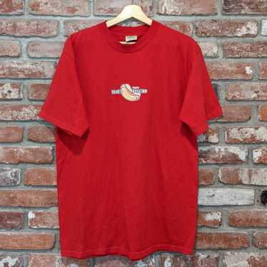 https://img.gem.app/913171950/1t/1703460115/vintage-mossimo-hotdog-big-squeeze-t-shirt.jpg