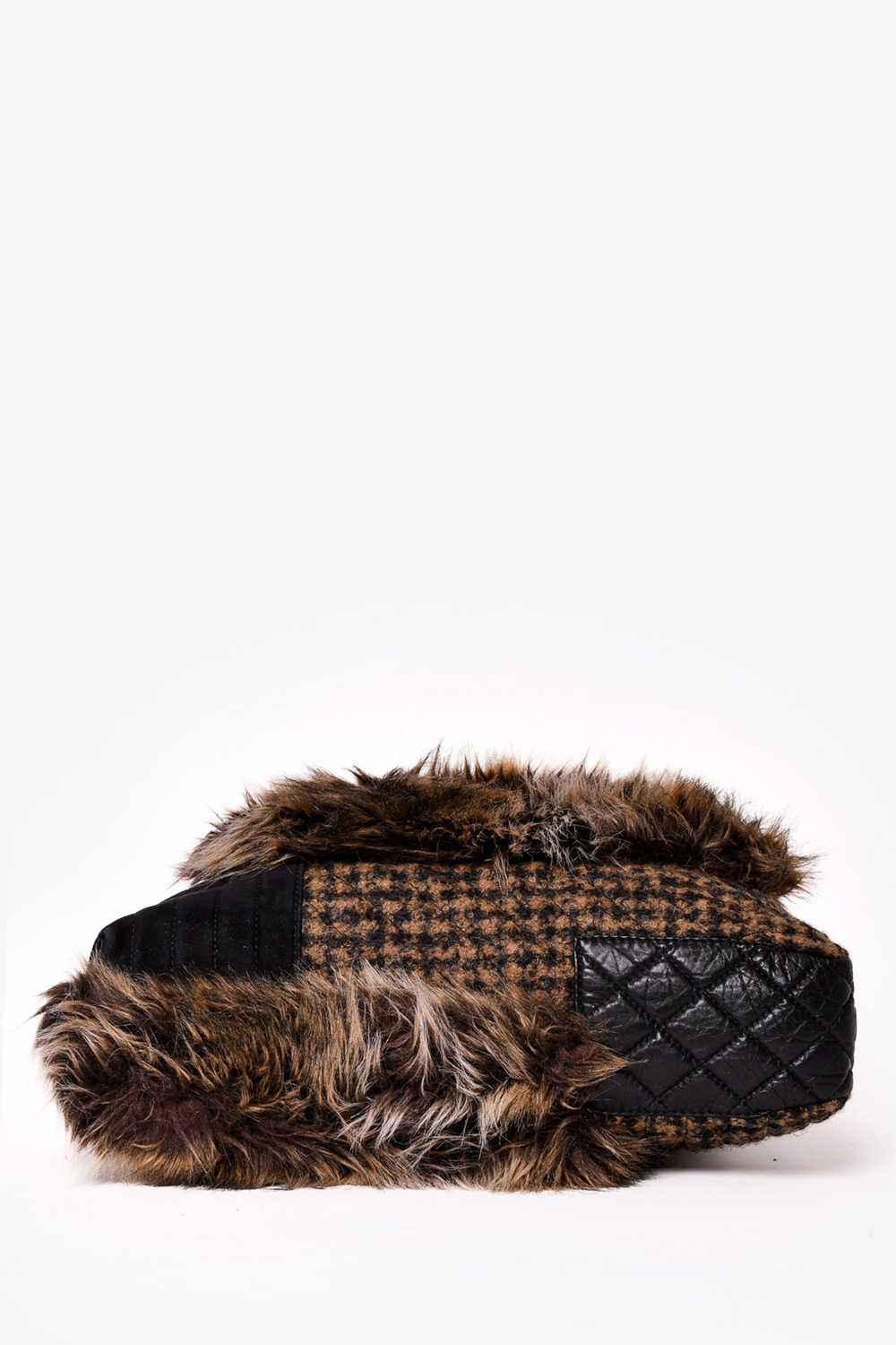 Pre-loved Chanel™ 2009-2010 Leather/Faux Fur Fant… - image 10