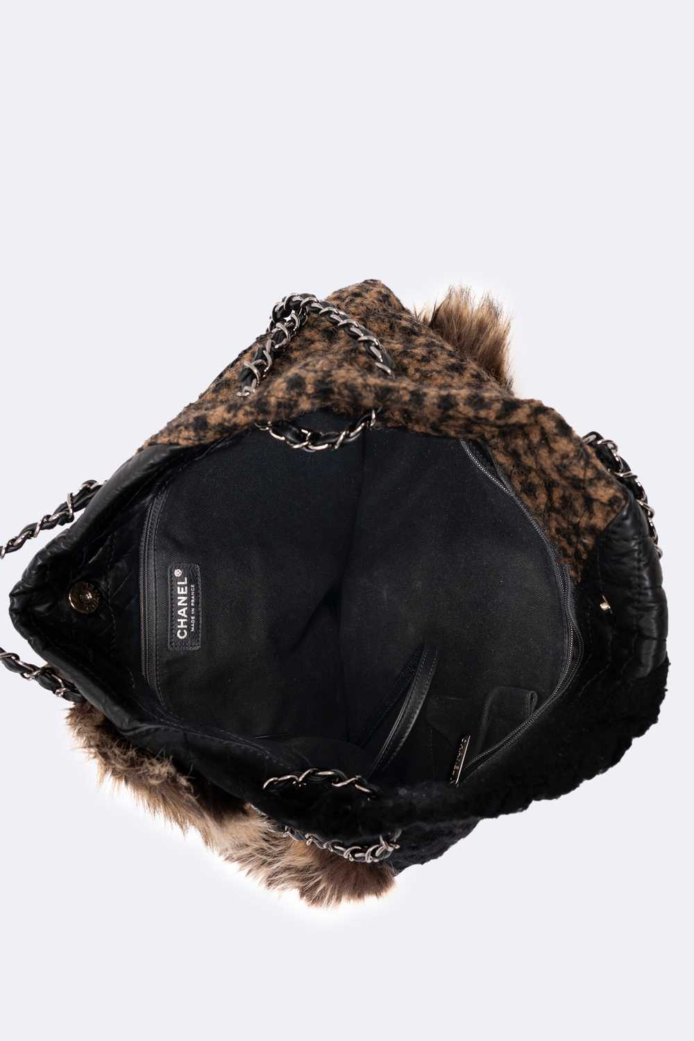 Pre-loved Chanel™ 2009-2010 Leather/Faux Fur Fant… - image 11