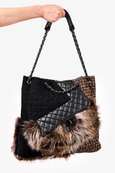 Pre-loved Chanel™ 2009-2010 Leather/Faux Fur Fant… - image 1