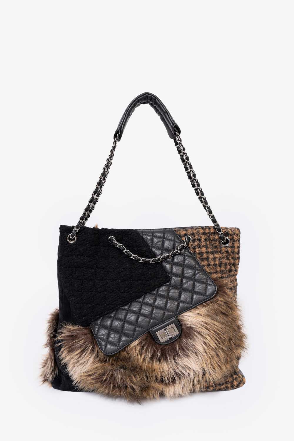 Pre-loved Chanel™ 2009-2010 Leather/Faux Fur Fant… - image 3