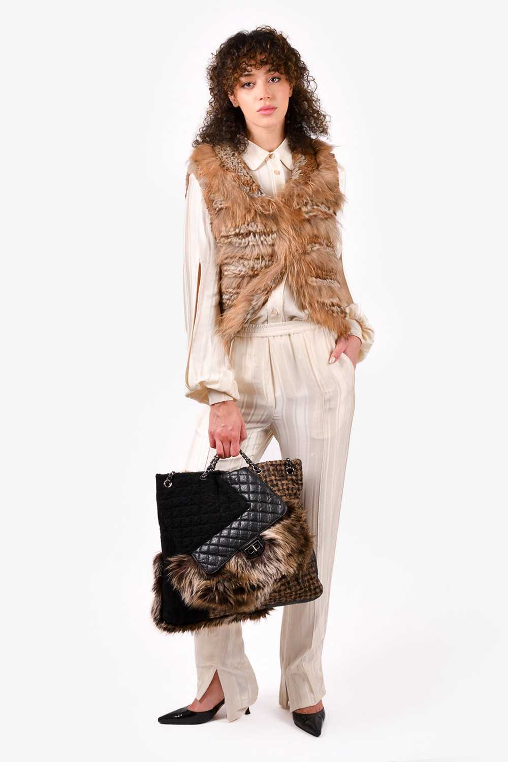 Pre-loved Chanel™ 2009-2010 Leather/Faux Fur Fant… - image 4