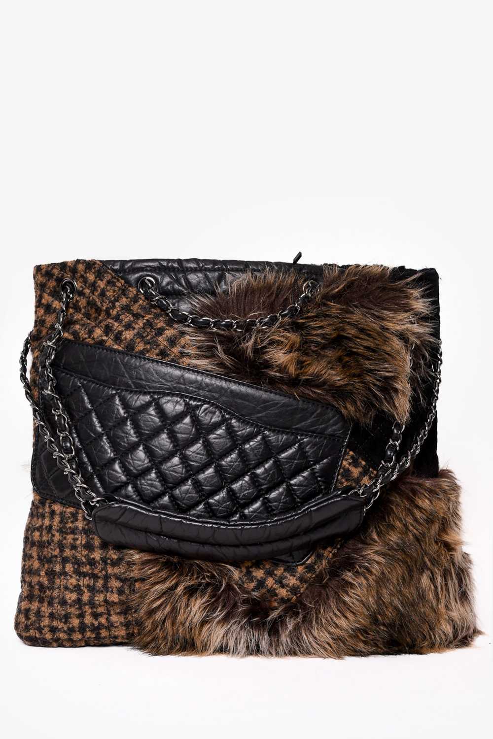 Pre-loved Chanel™ 2009-2010 Leather/Faux Fur Fant… - image 7