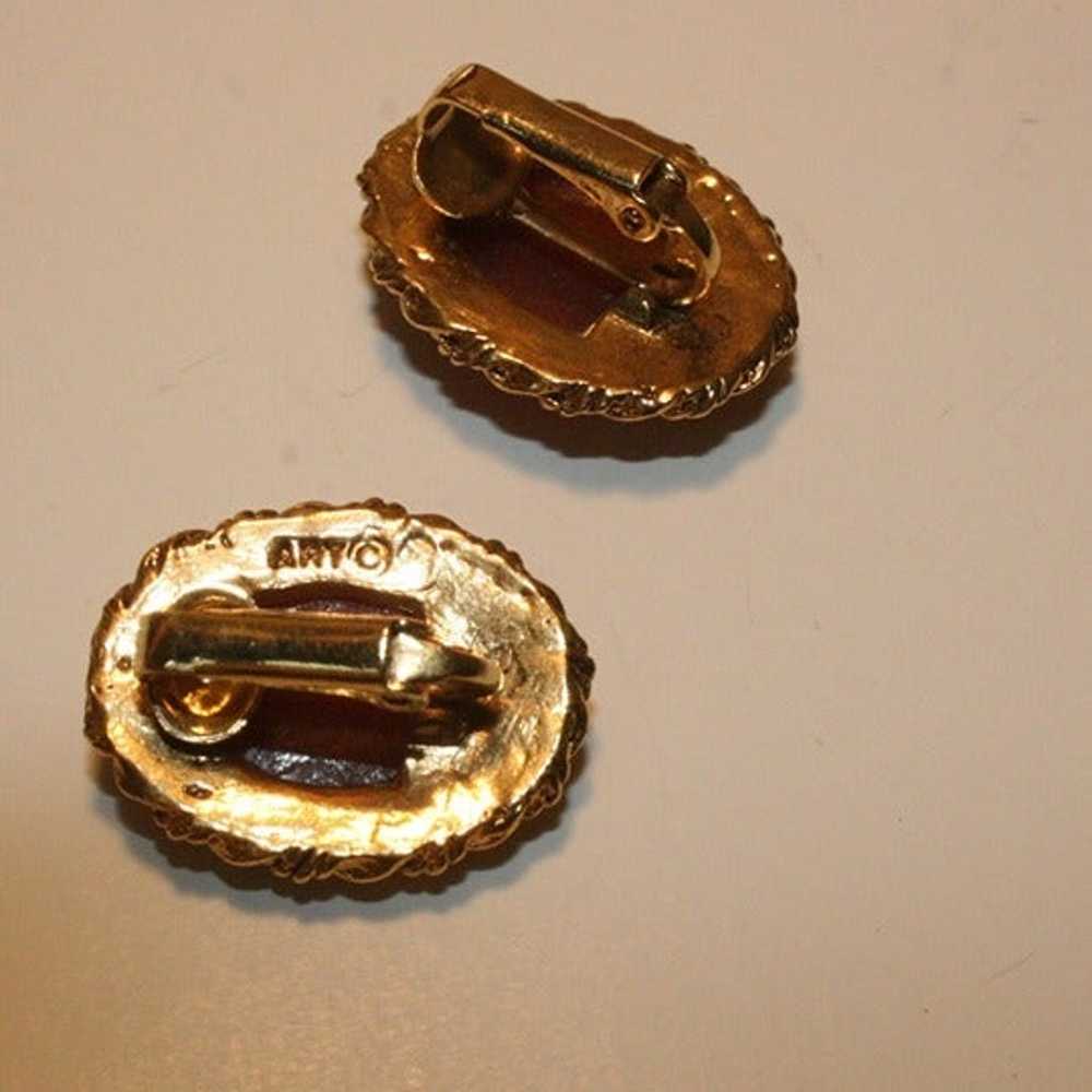 Vintage 1950s Signed ART© Cameo Clip-on Earrings - image 7