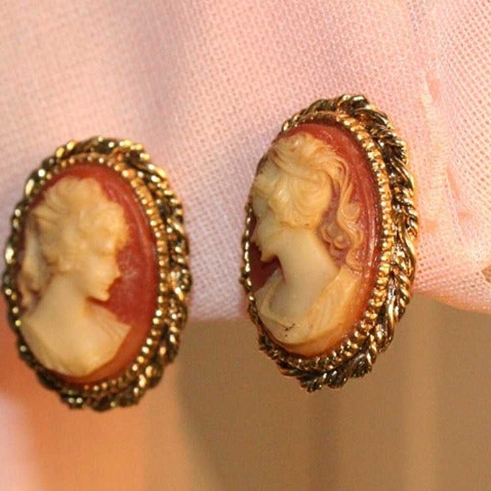 Vintage 1950s Signed ART© Cameo Clip-on Earrings - image 9