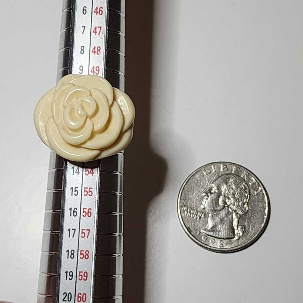 Vintage Bakelite Plastic Rose Ring Size 6 1940s - image 1