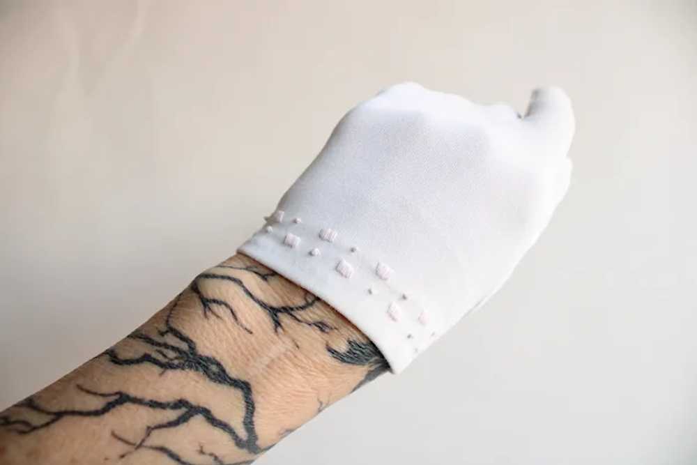 Vintage 1960s Gloves With Pink Embroidery, Wrist … - image 3