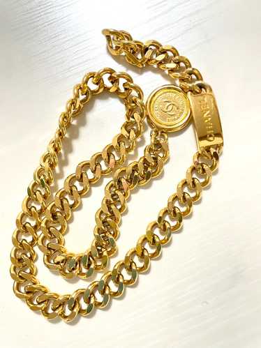 CHANEL Vintage golden thick chain belt with a CC c