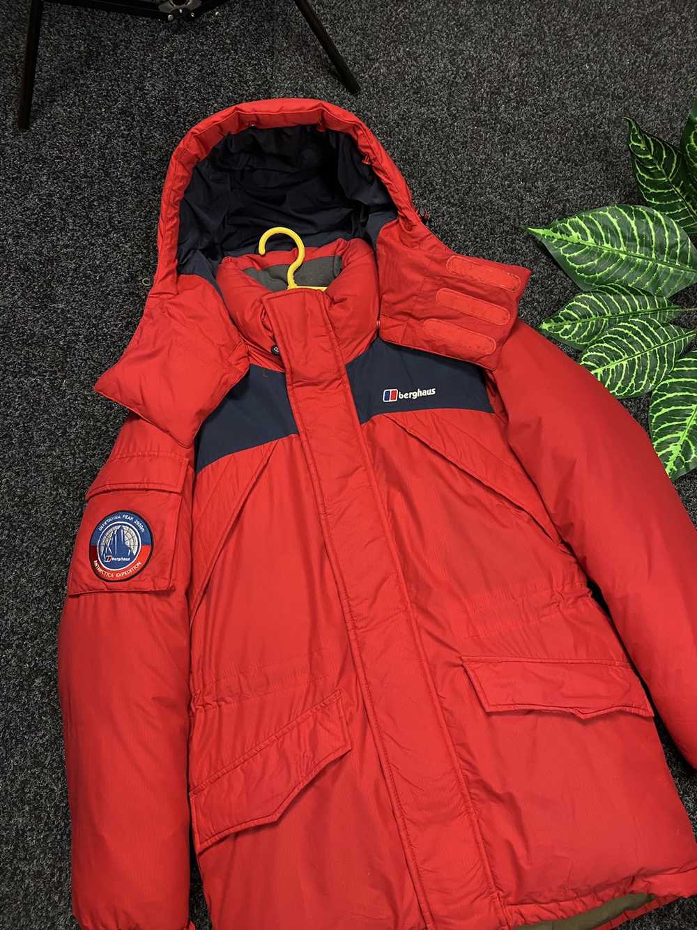 Berghaus × Outdoor Life × Vintage Down jacket for… - image 5