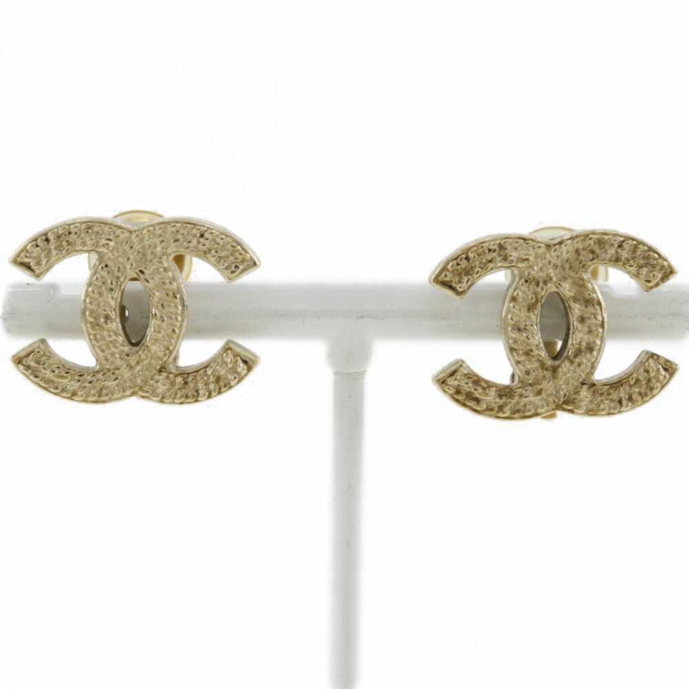 CHANEL here mark earrings gold plated 06P ladies - image 1