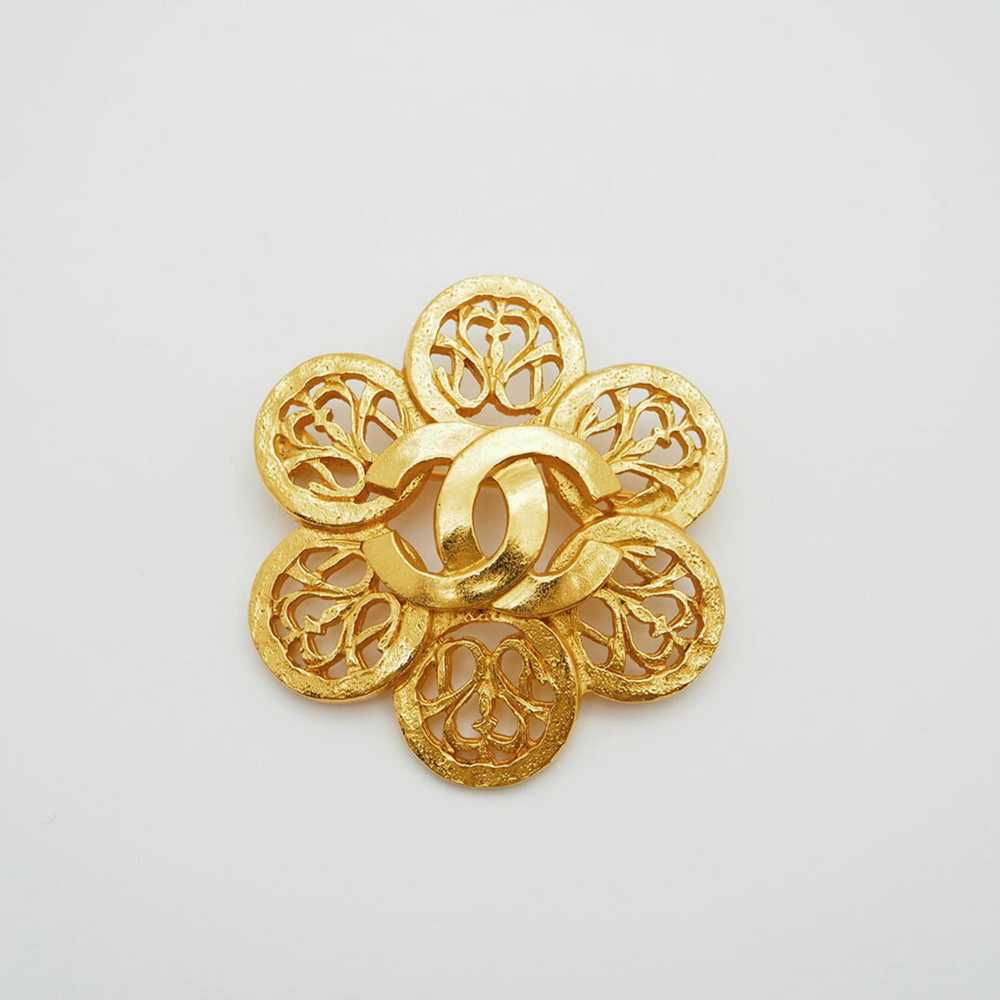 CHANEL 95A Vintage Flower Coco Brooch Gold Openwo… - image 1