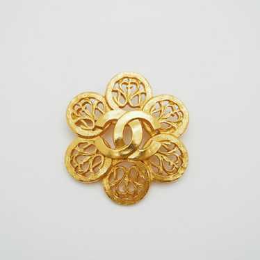 CHANEL 95A Vintage Flower Coco Brooch Gold Openwo… - image 1