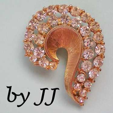 Golden Swirl and Rhinestone Pin Signed JJ - image 1