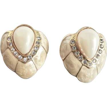 Shell Shaped Creamy Beige Enamel Clip Earrings wit