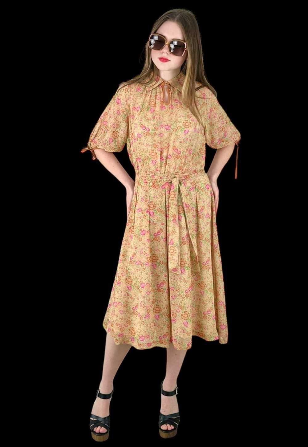 70's Vintage Ladies Short Sleeve Orange Floral Te… - image 2