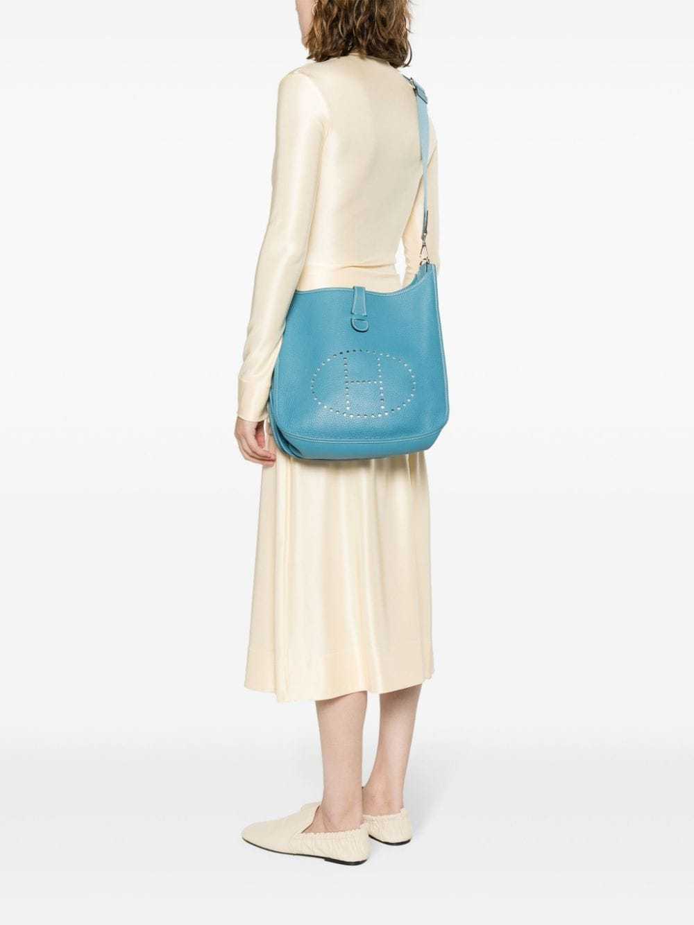 Hermès Pre-Owned 2011 Evelyne shoulder bag - Blue - image 2