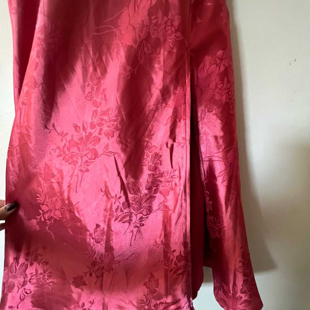 lulu’s floral pink satin dress - image 4