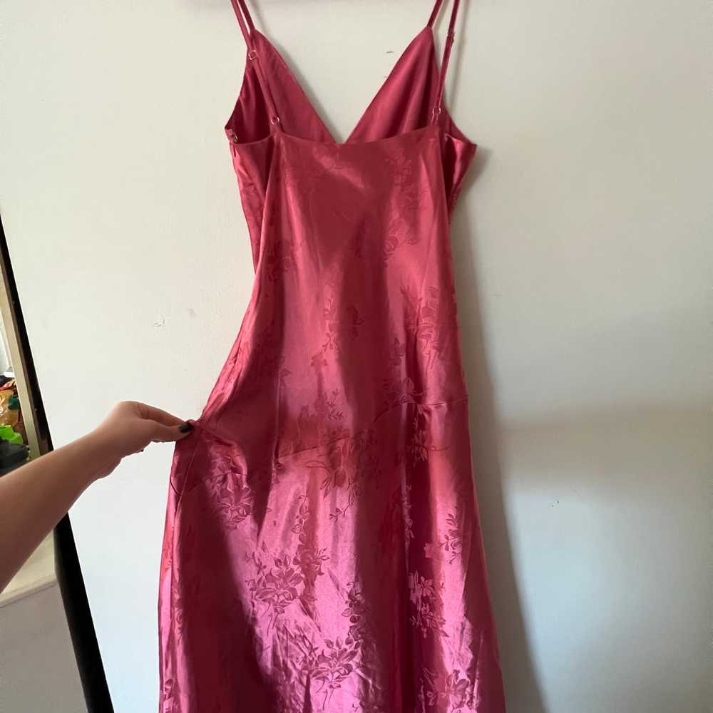 lulu’s floral pink satin dress - image 5