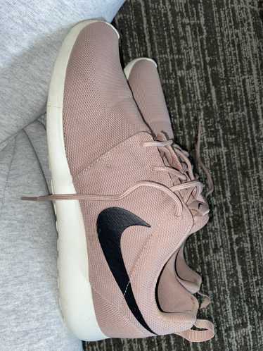 Nike Mauve Nike Mens Roshe Run worn twice