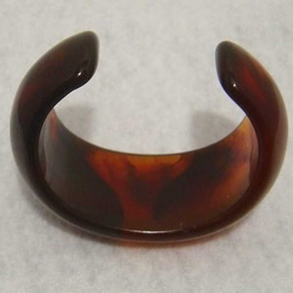 Chunky faux tortoise shell Lucite Cuff jewelry - image 4