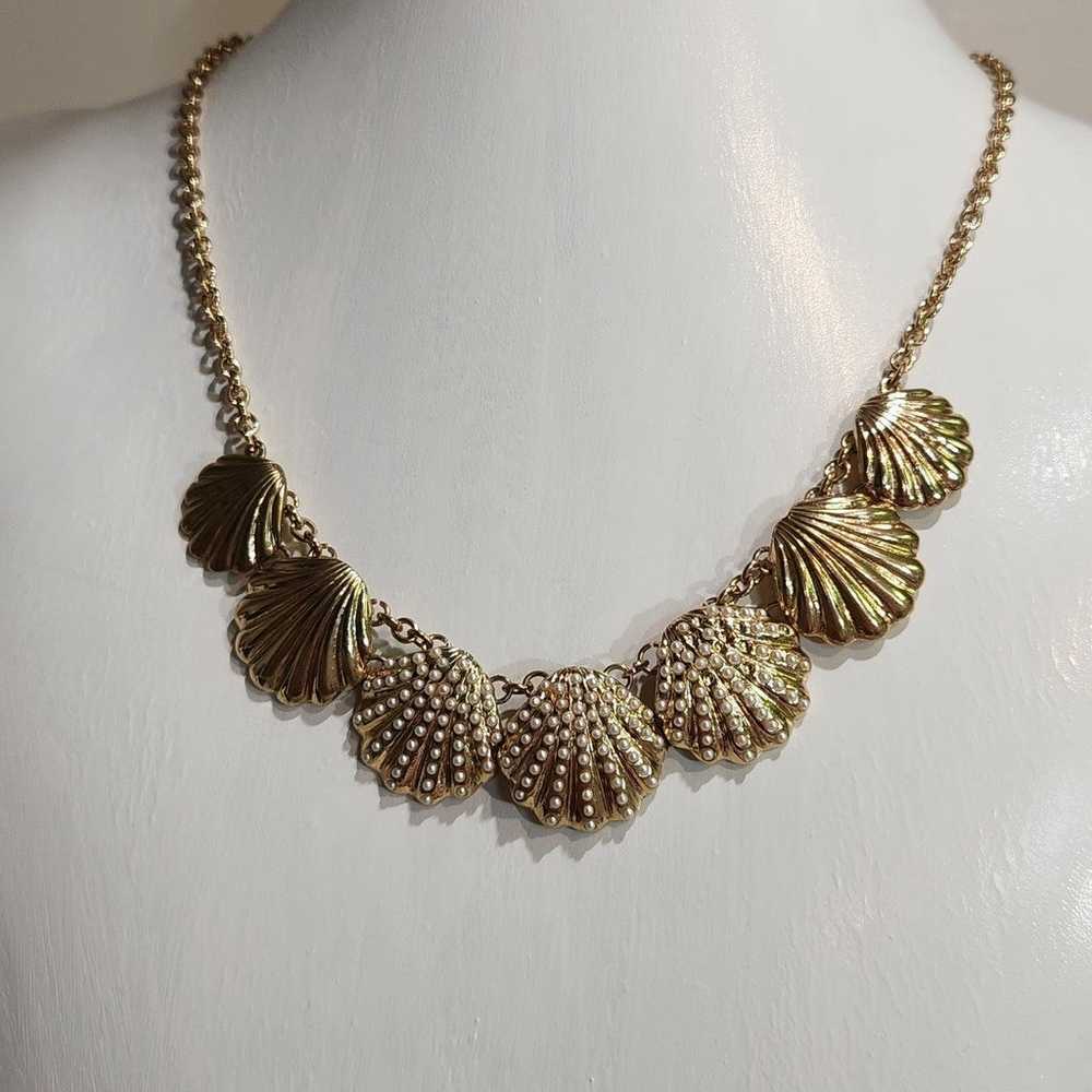 Beautiful Vintage "Faux Pearls On Seashells" Gold… - image 2