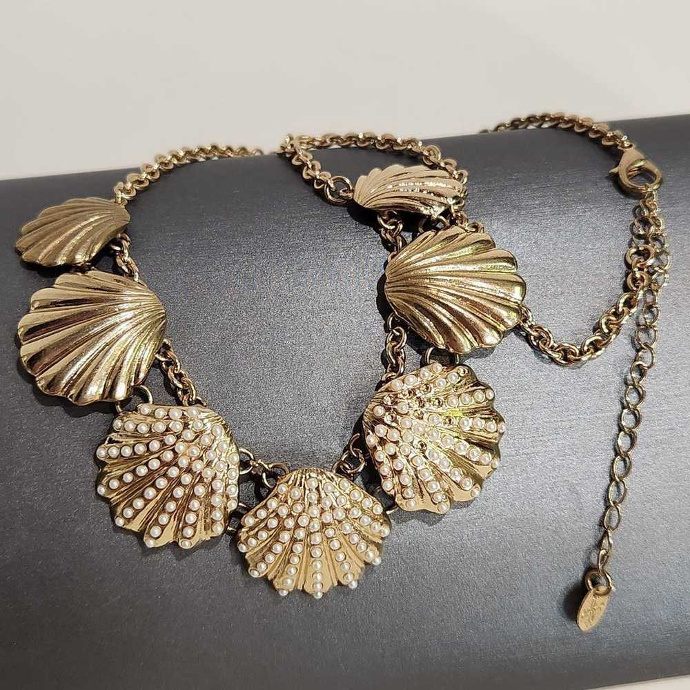 Beautiful Vintage "Faux Pearls On Seashells" Gold… - image 3