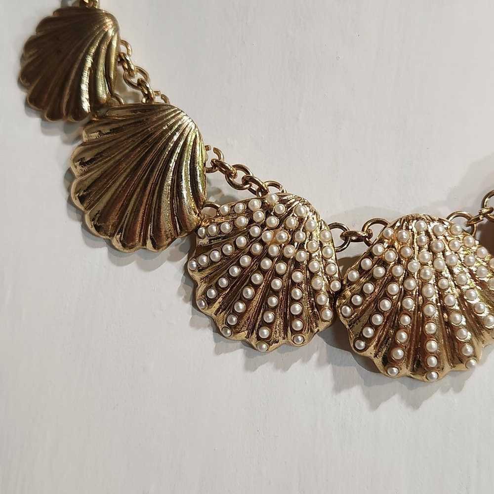 Beautiful Vintage "Faux Pearls On Seashells" Gold… - image 4