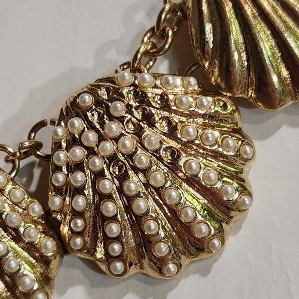 Beautiful Vintage "Faux Pearls On Seashells" Gold… - image 5
