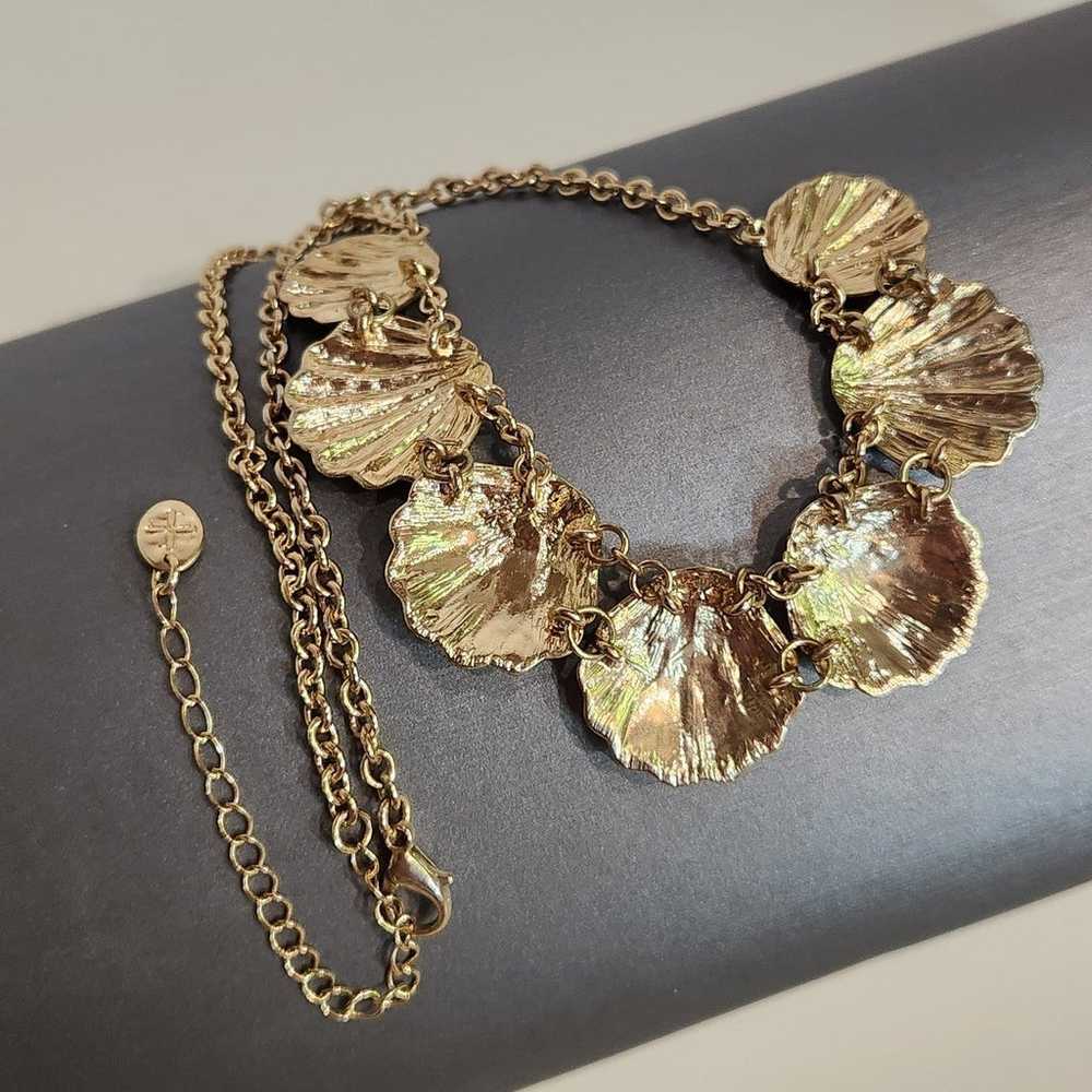 Beautiful Vintage "Faux Pearls On Seashells" Gold… - image 6