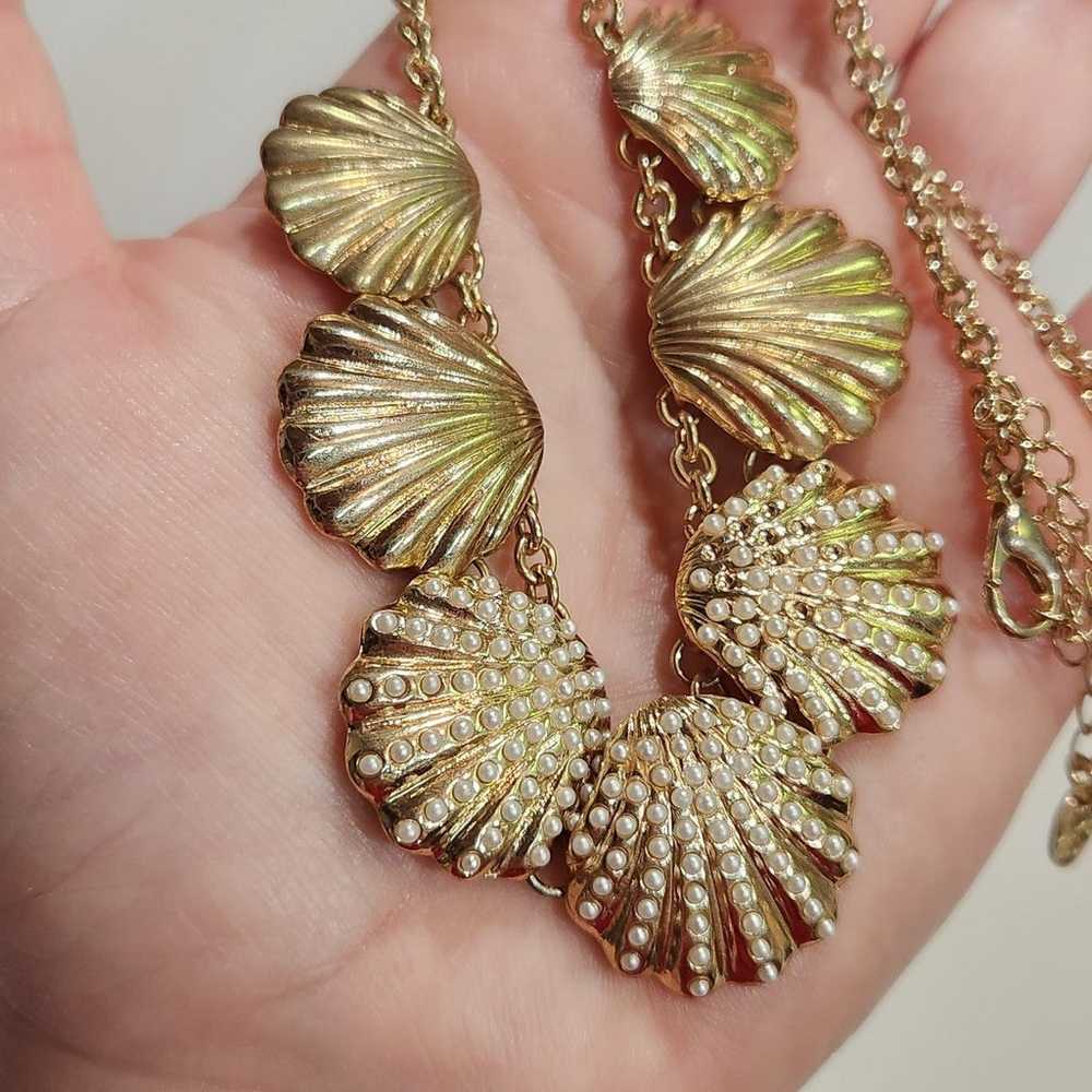 Beautiful Vintage "Faux Pearls On Seashells" Gold… - image 9