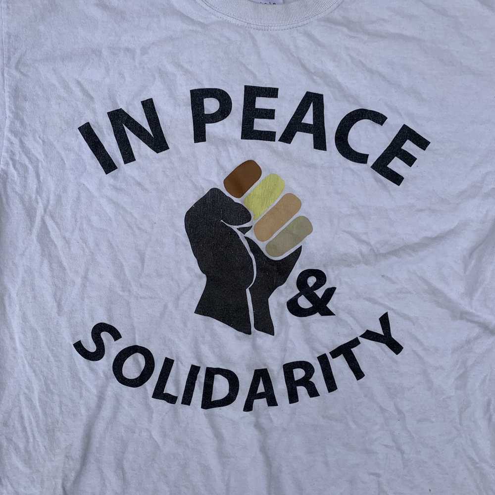 Gildan × Vintage Vintage In Peace & Solidarity T-… - image 2