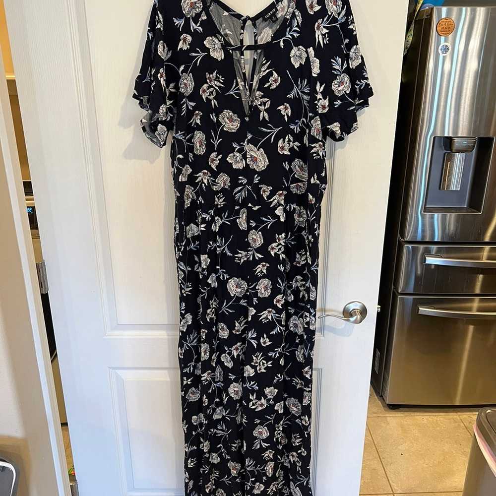 Torrid Navy Floral Challis Jumpsuit Size 2 - image 2