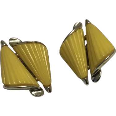 Vintage LIsner Buttery Yellow Conical Clip Earrin… - image 1