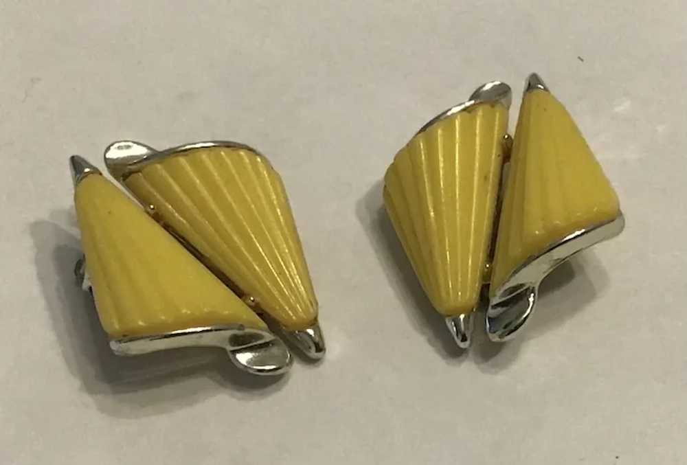 Vintage LIsner Buttery Yellow Conical Clip Earrin… - image 2