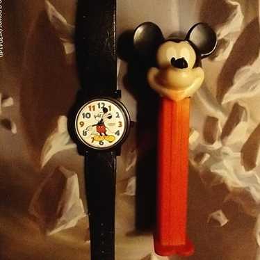 https://img.gem.app/922881363/1t/1704408505/vintage-lorus-disney-mickey-mouse-black-watch-and.jpg